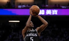 九游娱乐教练-关键时刻决胜负，球员突破对方防线成功得分