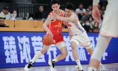 九游娱乐平台-篮球锋线强化阵容，球队备战新赛季