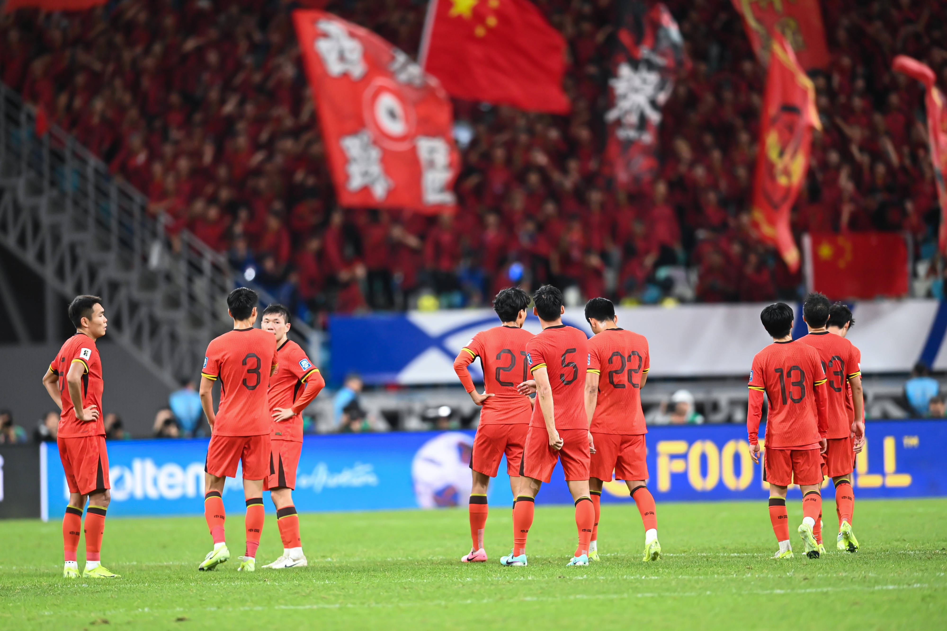 战术的变幻和球员配合让比赛更加有看头的简单介绍