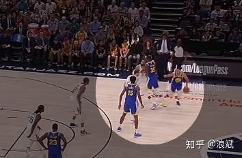 战术的变幻和球员配合让比赛更加有看头的简单介绍