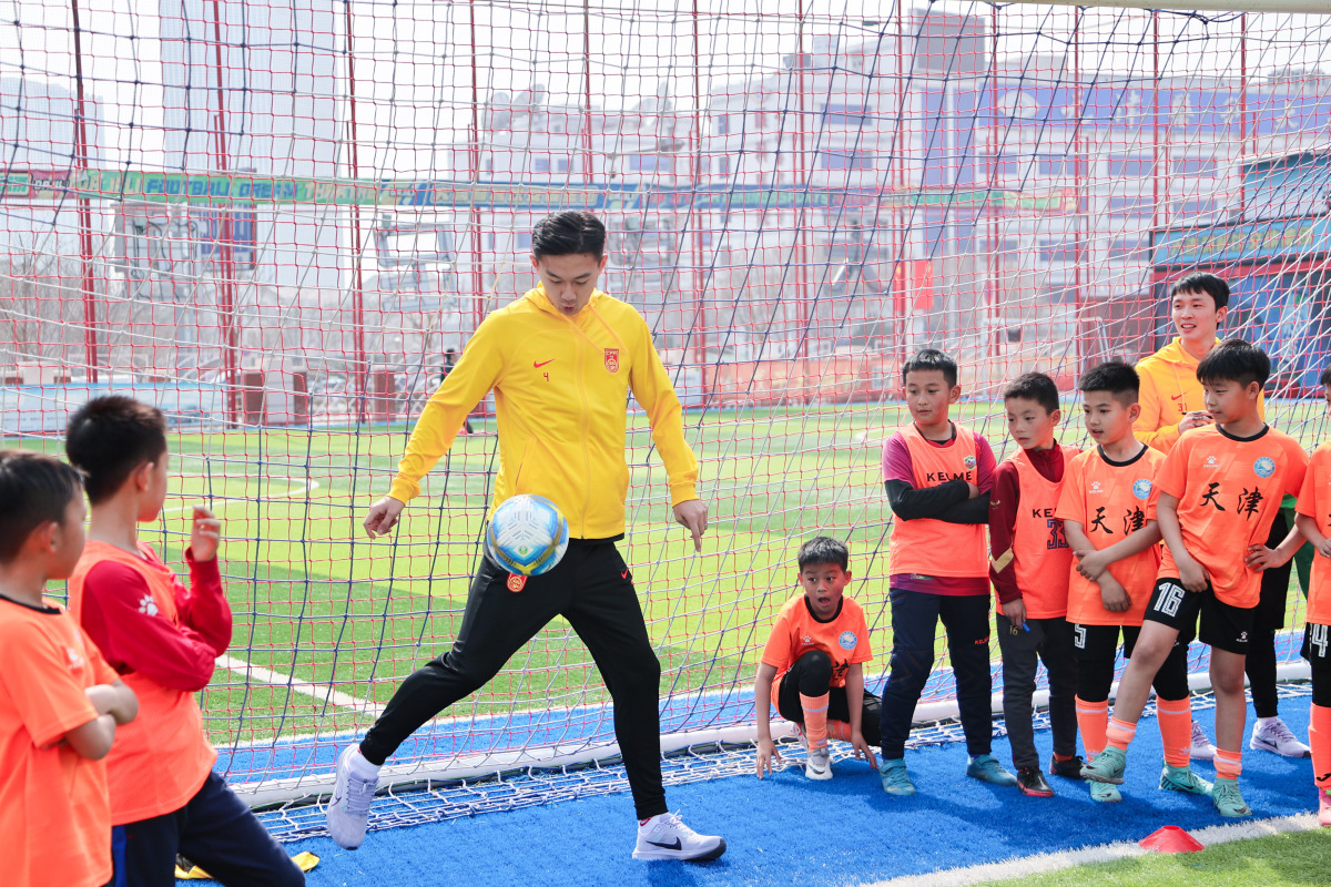 足球界新标准引发球员交流和思考 足球界新标准引发球员交流和思考