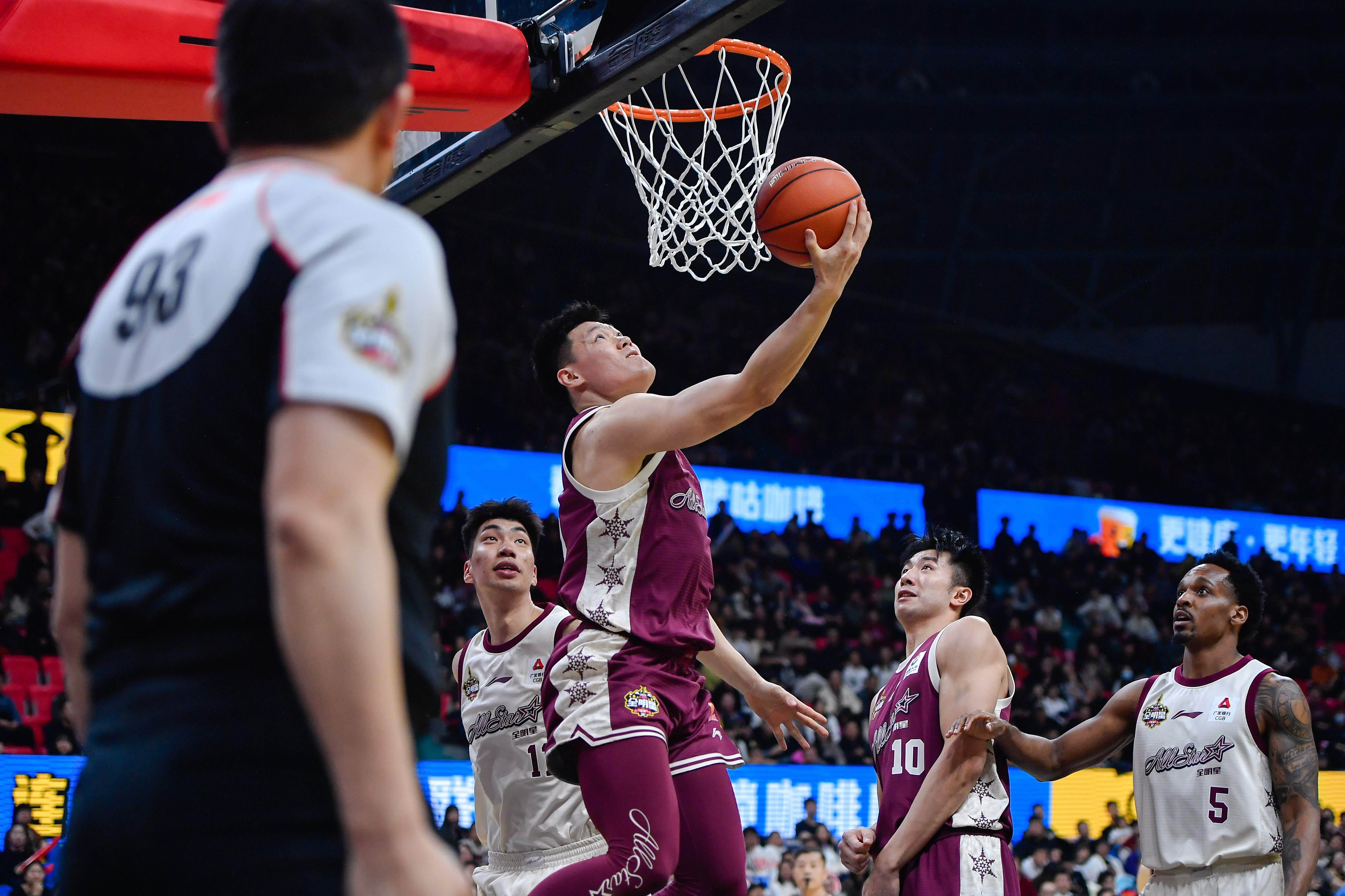 包含本赛季国内篮球联赛竞争激烈，场场角逐都惊心动魄的词条