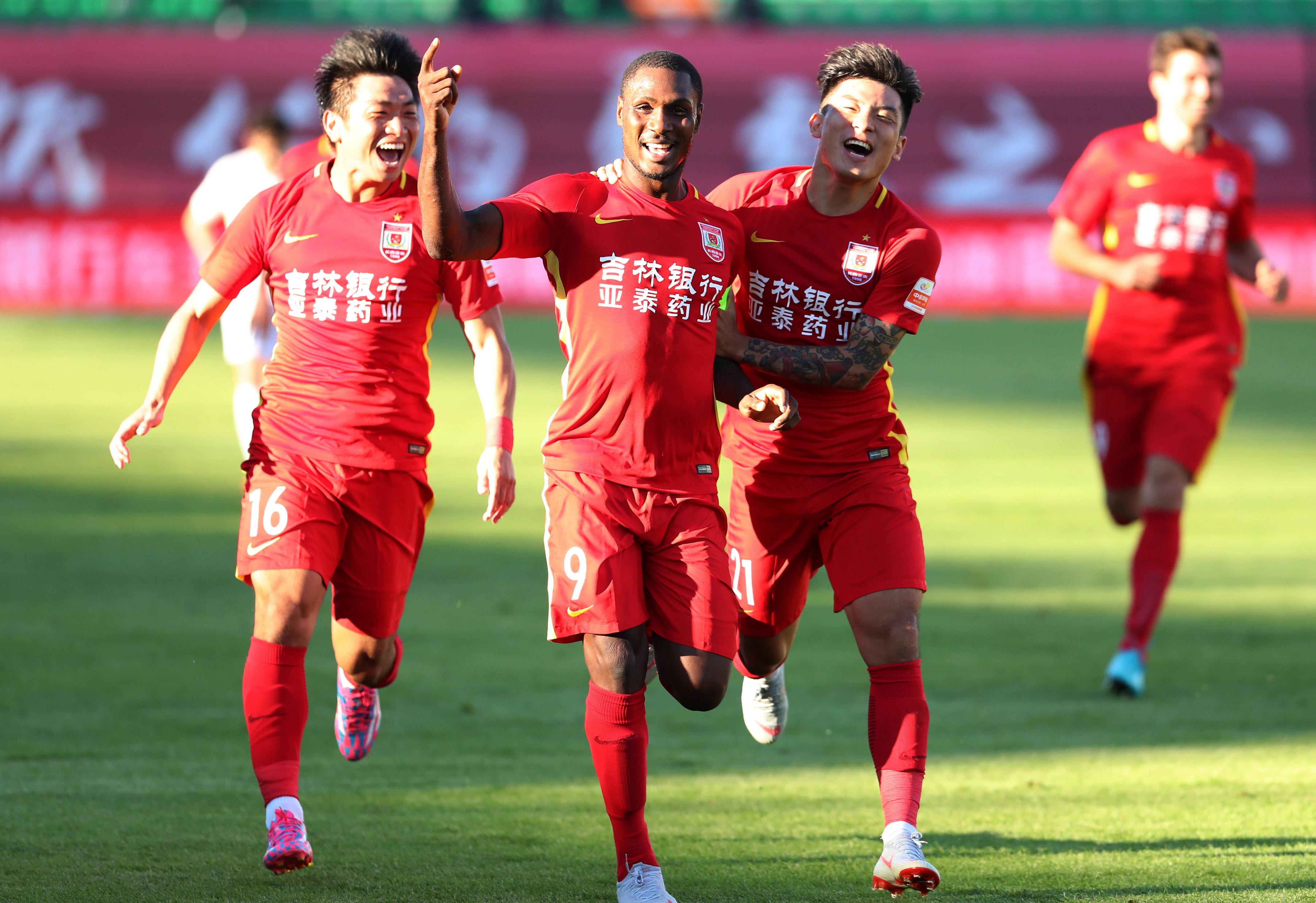 包含新疆反超四川：外援发威护航，实现胜利逆袭的词条