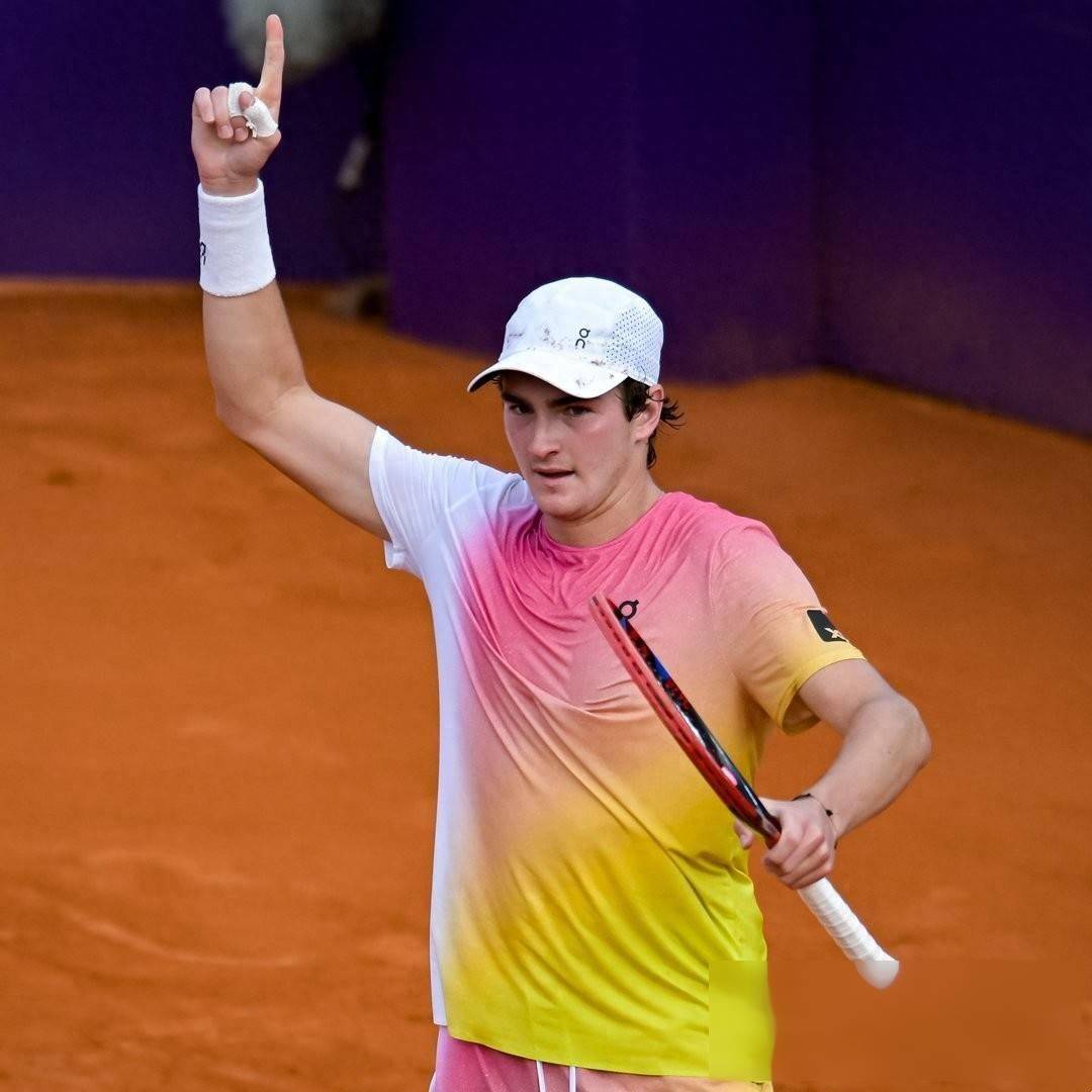 塞尔维亚客场战胜卢森堡，赢得关键三分的简单介绍