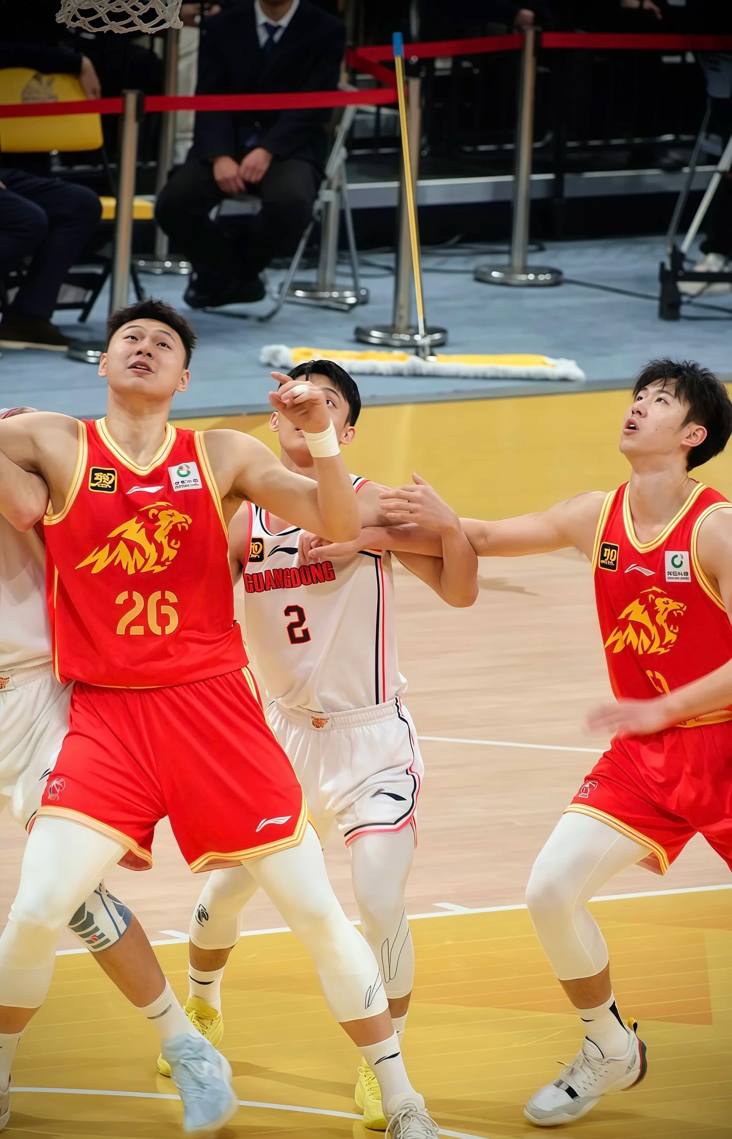 包含拼搏的精神，CBA球队在比赛中显现无疑的词条