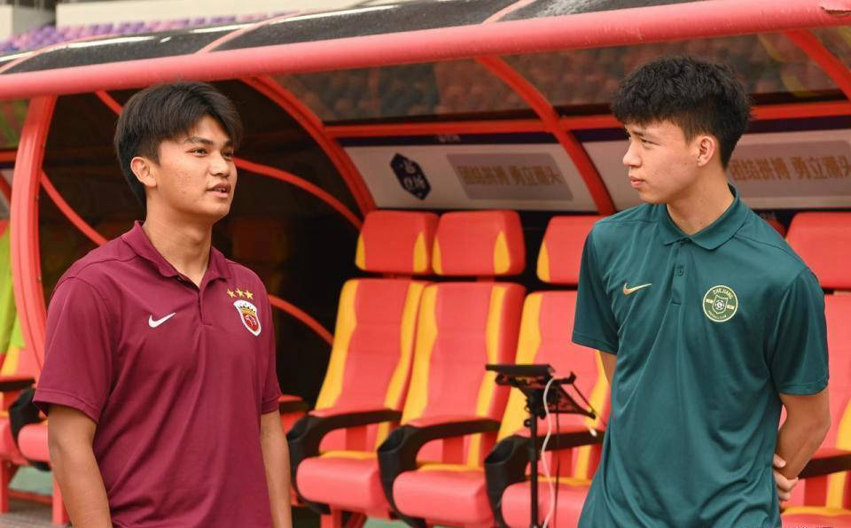 比赛频频暂停,球员疲惫不堪 比赛频频暂停,球员疲惫不堪