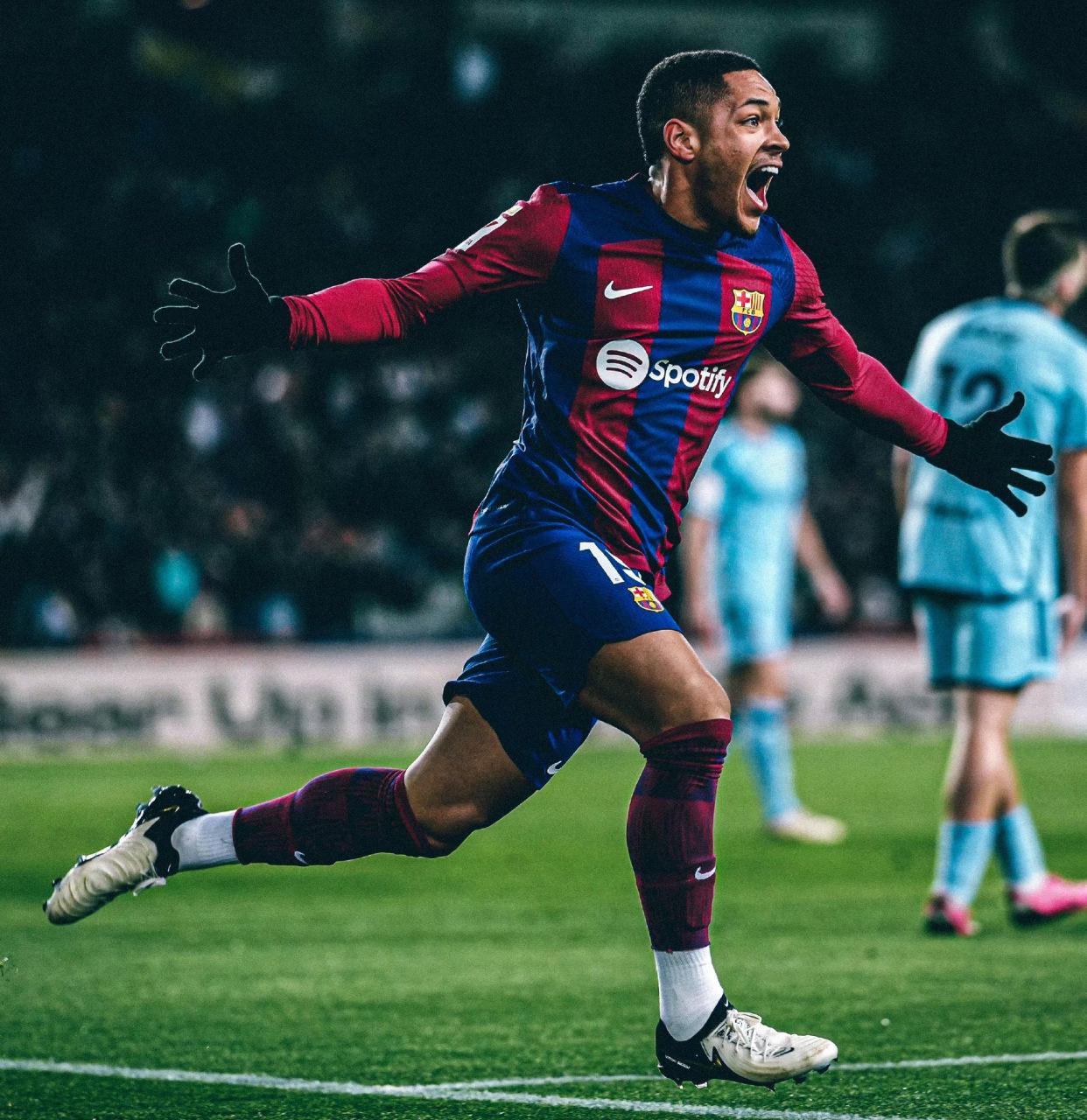 巴萨球员集体低迷,主教练怒斥埃梅里表现! 巴萨球员集体低迷,主教练怒斥埃梅里表现!