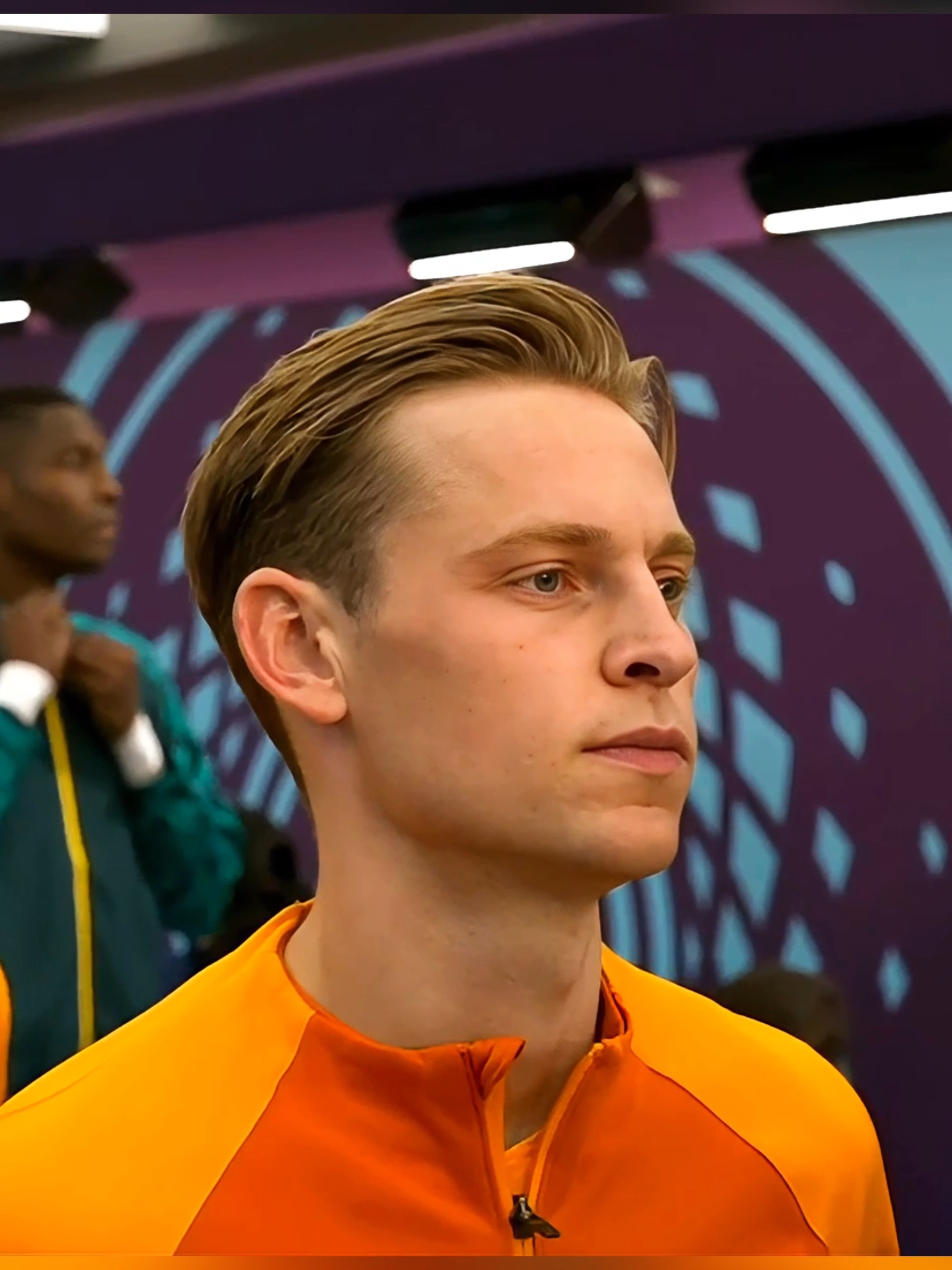 荷兰球队签下一名年轻有潜力的球员的简单介绍