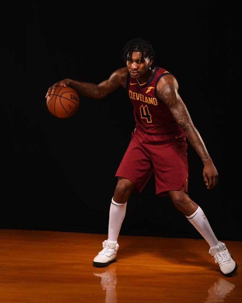 骑士后卫交易流言四起，球队风波不断