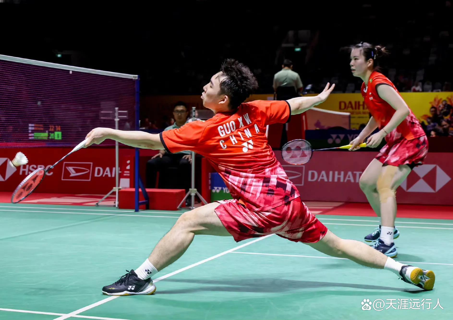 球员们在比赛中展现出了不畏惧对手的气魄 球员们在比赛中展现出了不畏惧对手的气魄