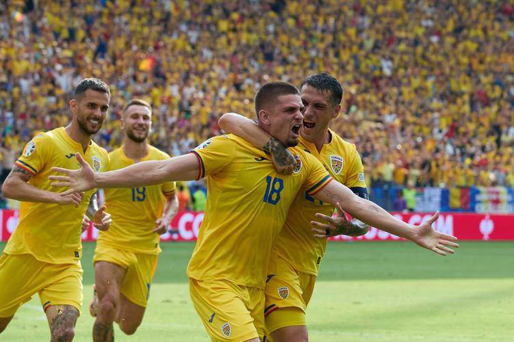 意大利队在精彩比赛中以一球之差负于对手