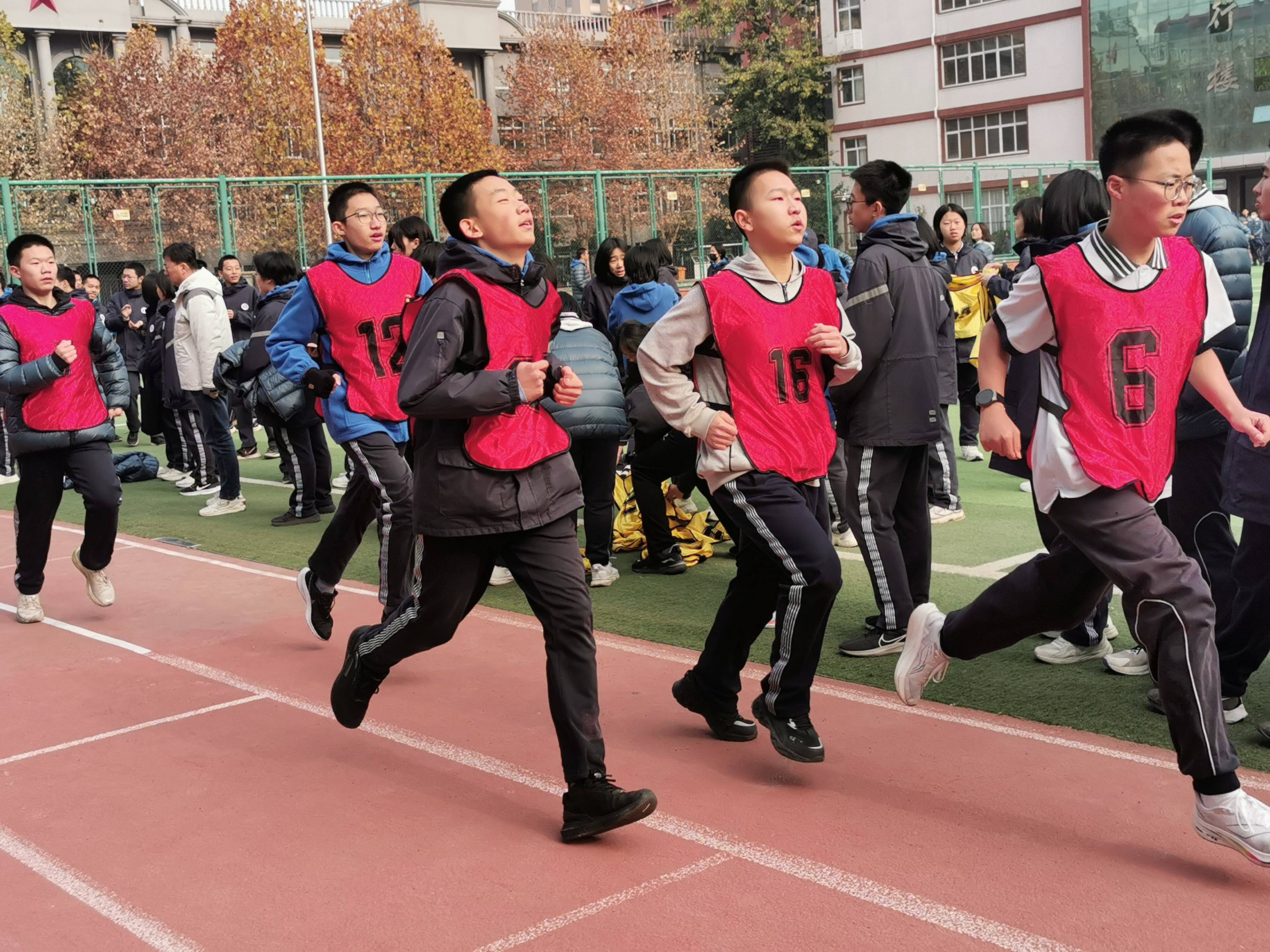 体育精神！比赛中展现出的体育精神感人至深