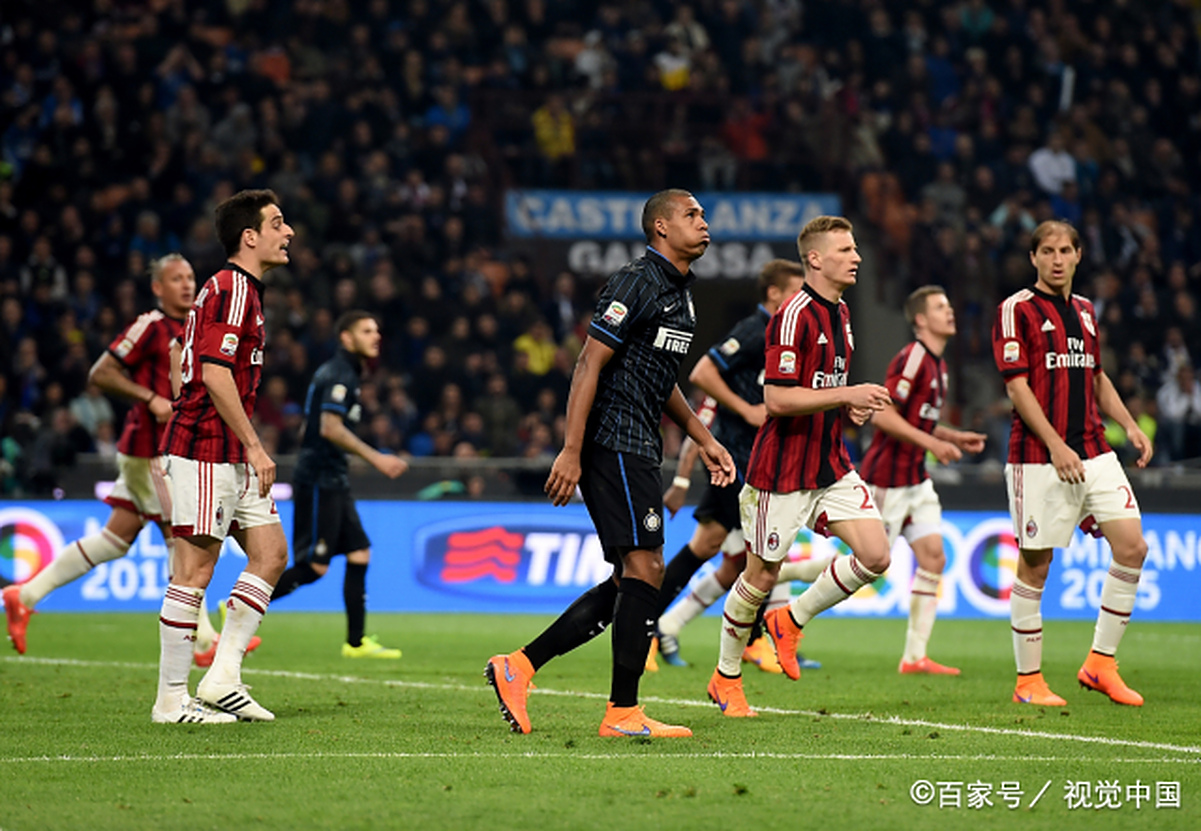 意甲球队球员收到球迷赠送礼物,感激不尽 意甲球队球员收到球迷赠送礼物,感激不尽