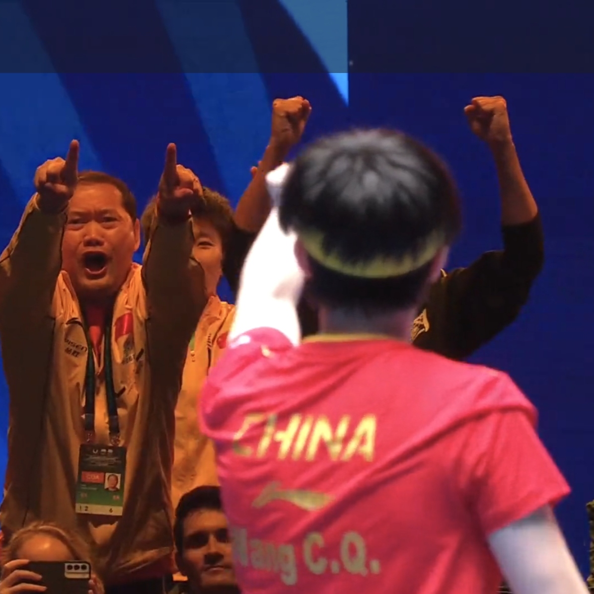 奋战球场上队员激情四射,斩获胜利的简单介绍 奋战球场上队员激情四射,斩获胜利的简单介绍