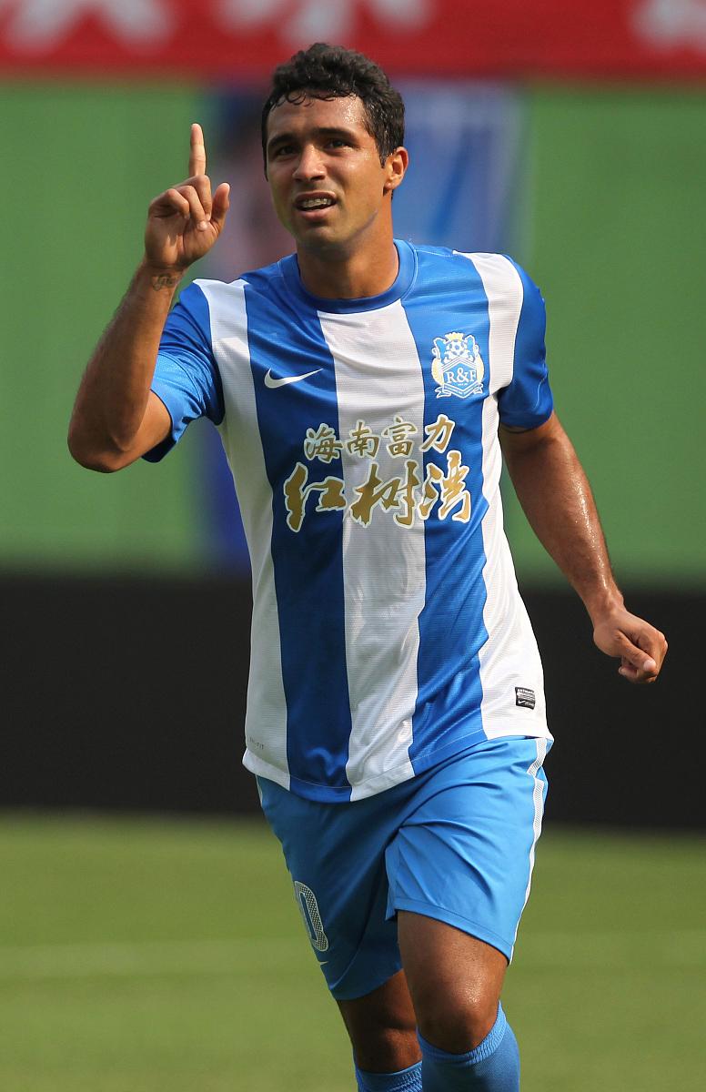 比利亚雷亚尔球员加布里埃尔受到伤病困扰