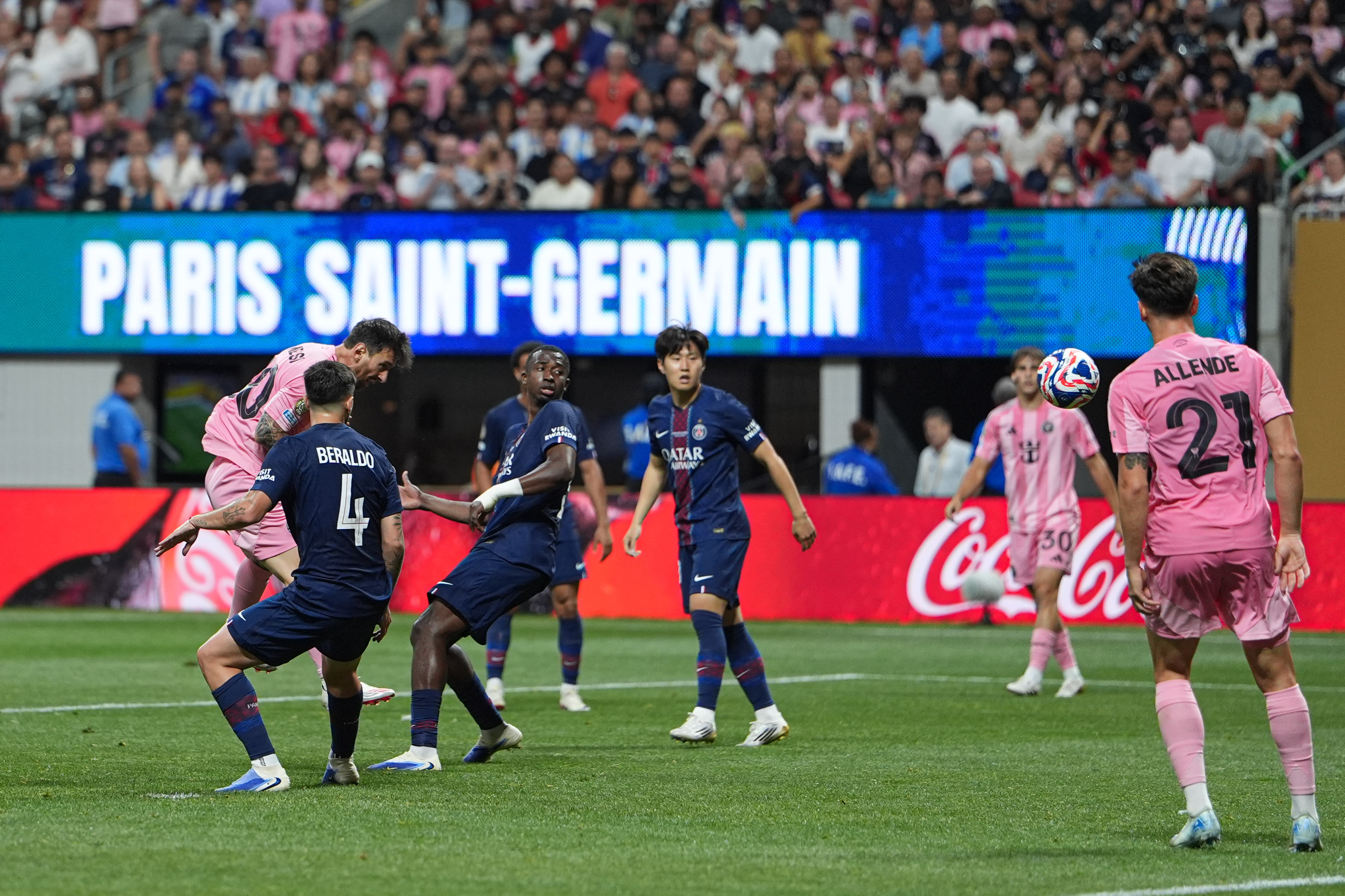 巴黎轻松取胜,成功晋级下一阶段比赛 巴黎轻松取胜,成功晋级下一阶段比赛