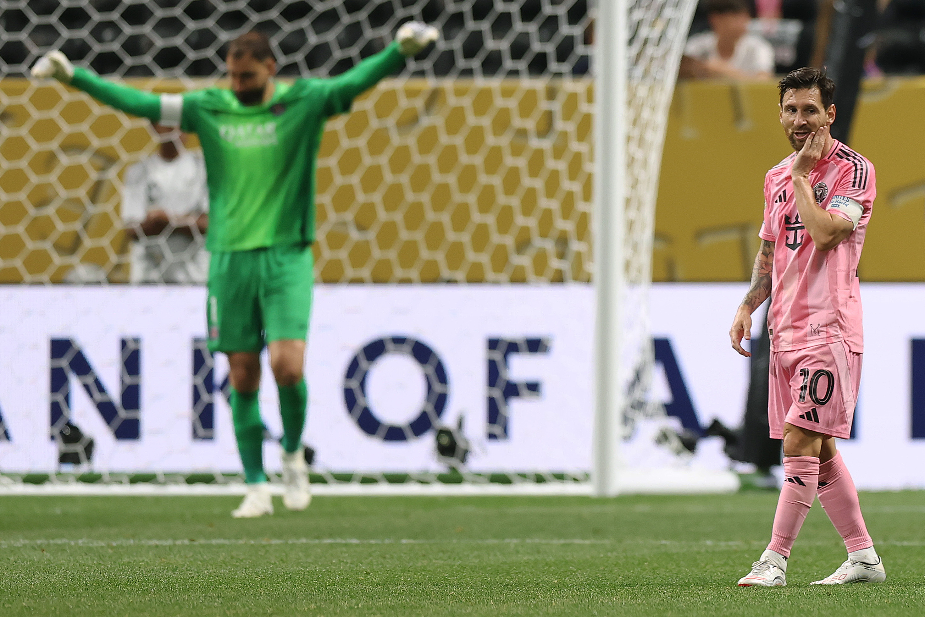 巴黎轻松取胜,成功晋级下一阶段比赛 巴黎轻松取胜,成功晋级下一阶段比赛