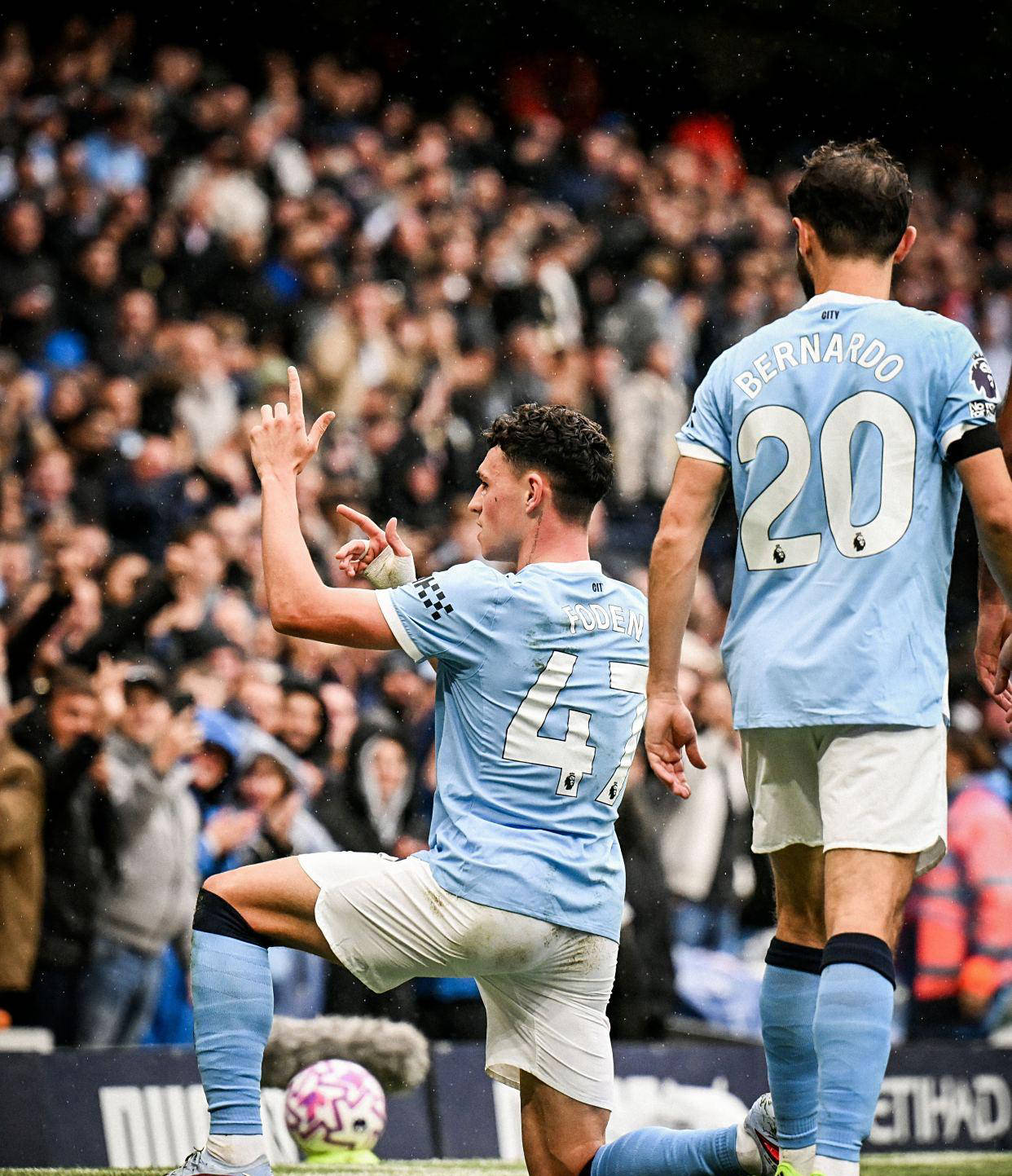 曼城主场取胜,笑傲欧洲赛场 曼城主场取胜,笑傲欧洲赛场