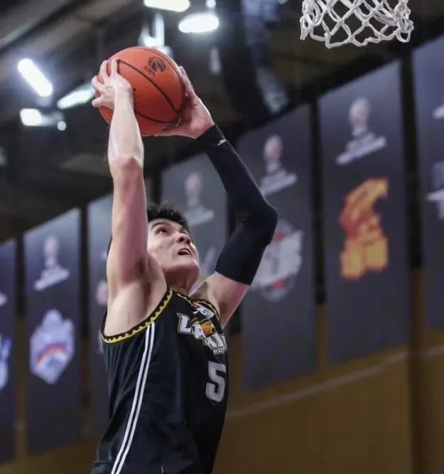 篮球职业联赛球员的个人表现获得认可 篮球职业联赛球员的个人表现获得认可