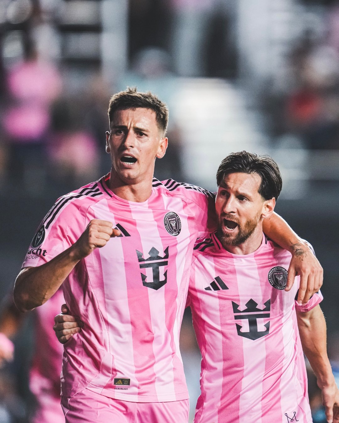 足球场上激烈角逐,胜负难分的简单介绍 足球场上激烈角逐,胜负难分的简单介绍