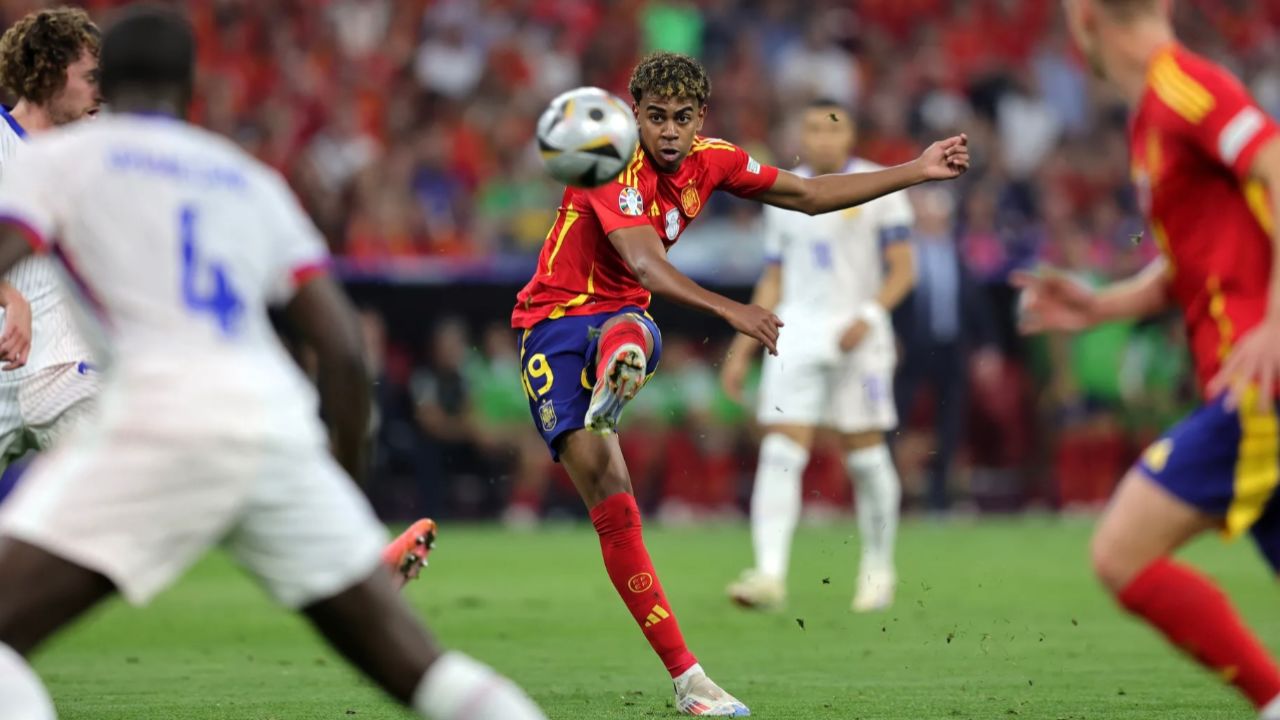 包含欧洲冠军联赛半决赛精彩绝伦,球迷狂热期盼决赛的词条 包含欧洲冠军联赛半决赛精彩绝伦,球迷狂热期盼决赛的词条